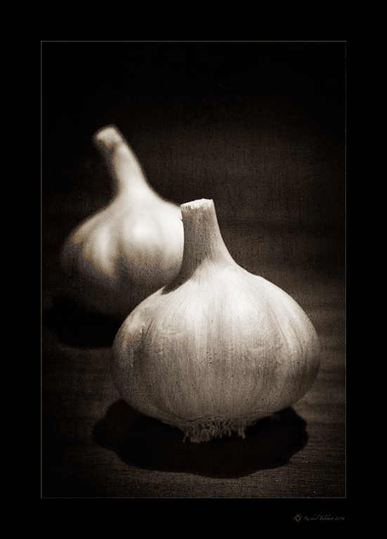 two garlic bulbs 